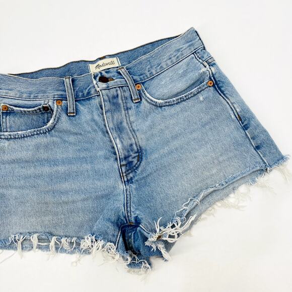 Madewell Relaxed Denim Shorts in Cedarcroft Wash - Picture 3 of 8